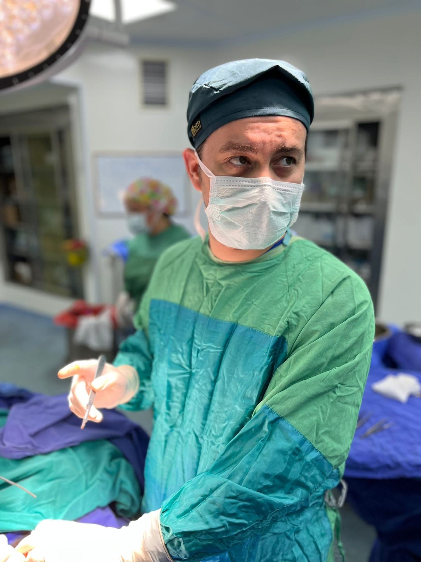 Plastik cerrah Op. Dr. Halil Işık