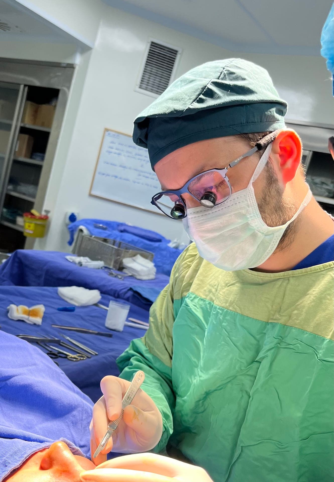 Plastik cerrah Op. Dr. Halil Işık