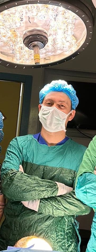Plastik cerrah Op. Dr. Halil Işık